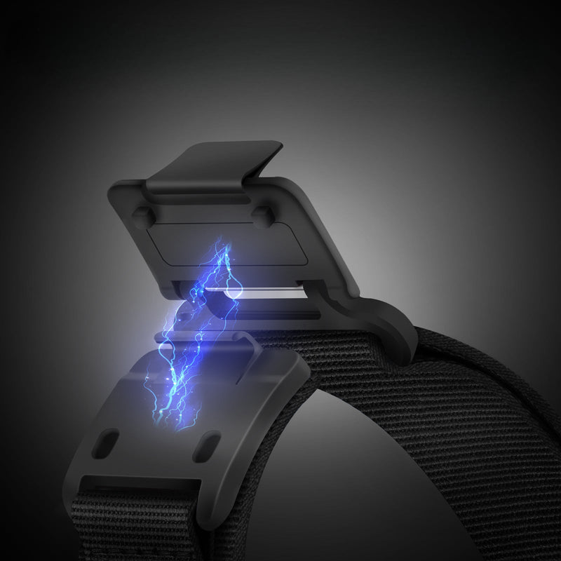 Bracelet en nylon noir pour Apple Watch avec fermeture magnétique affichant un effet lumineux bleu électrique.