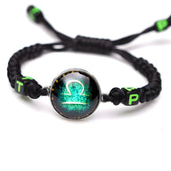 Bracelet en nylon noir avec médaille signe astrologique Balance verte et lettres T et P ajustables.