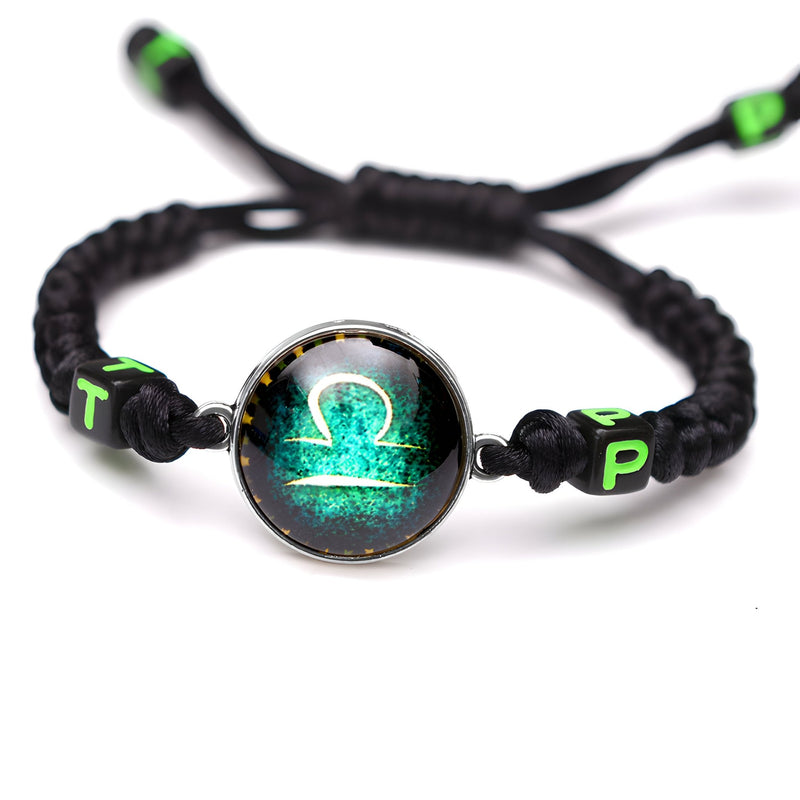 Bracelet en nylon noir avec médaille signe astrologique Balance verte et lettres T et P ajustables.