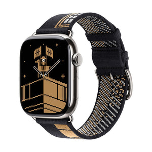 Bracelet Apple Watch en nylon tissé noir avec motifs géométriques beige, boucle classique en acier inoxydable.