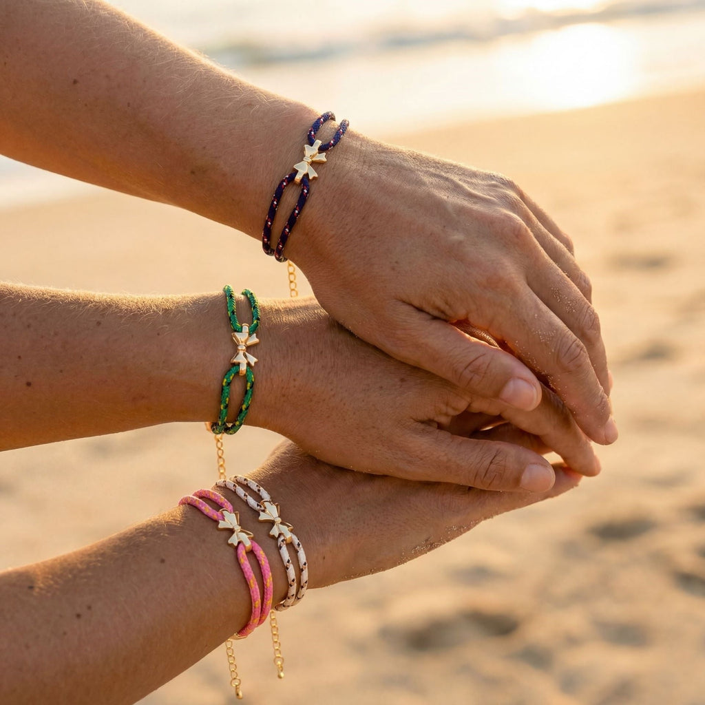Pulsera de nailon trenzado con charm de lazo dorado, accesorio femenino ajustable y refinado, ideal para un look chic y espontáneo, modelo Rubane