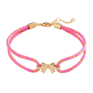 Pulsera de nailon trenzado con charm de lazo dorado, accesorio femenino ajustable y refinado, ideal para un look chic y espontáneo, modelo Rubane