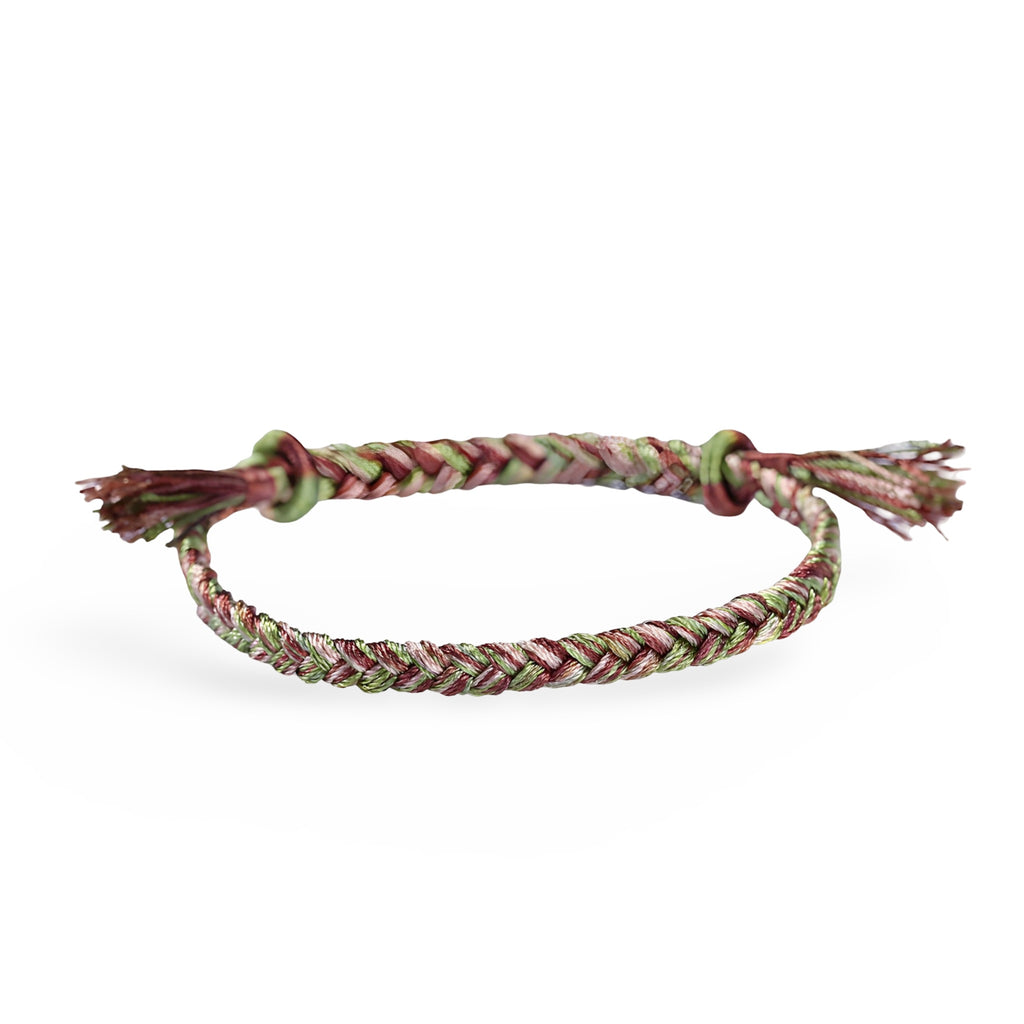 Bracelet en nylon tressé multicolore avec nuances marron, vert et rose, style bohème ajustable.