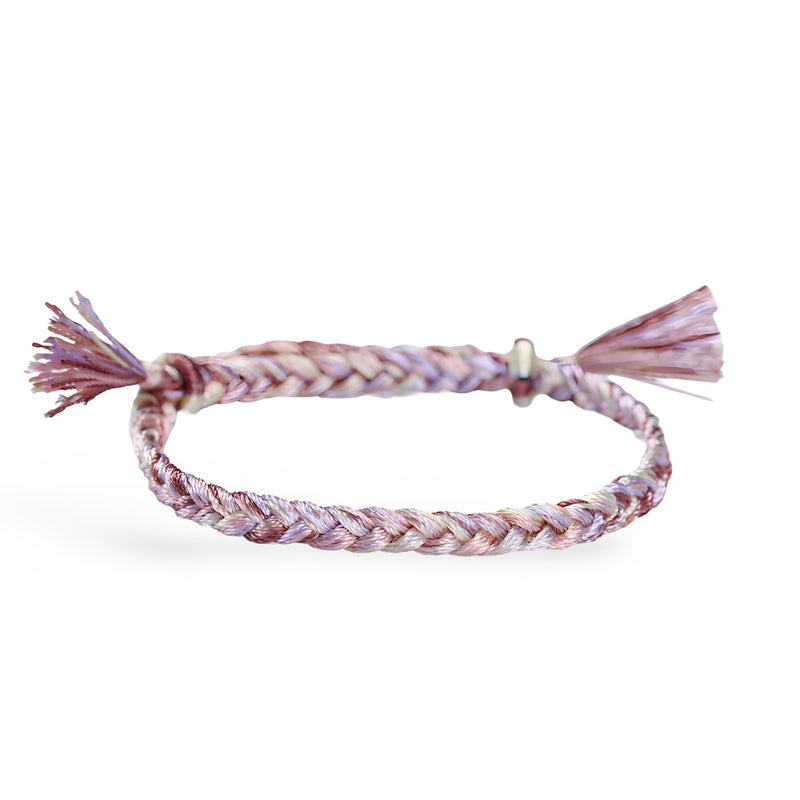 Bracelet femme en nylon tressé rose, lavande et beige avec fermoir coulissant argenté.