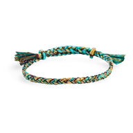 Bracelet en nylon tressé bleu, vert et marron avec fermoirs dorés et nœuds décoratifs.