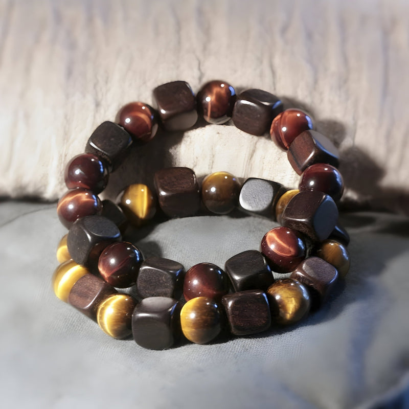 Bracelet mixte en œil de tigre rond et cubes en bois d'ébène noir, ton rouge et jaune, style naturel et zen.
