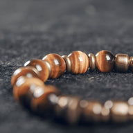 Bracelet femme en perles d'œil de tigre marron et cuivre, style élégant et léger, 17 cm.