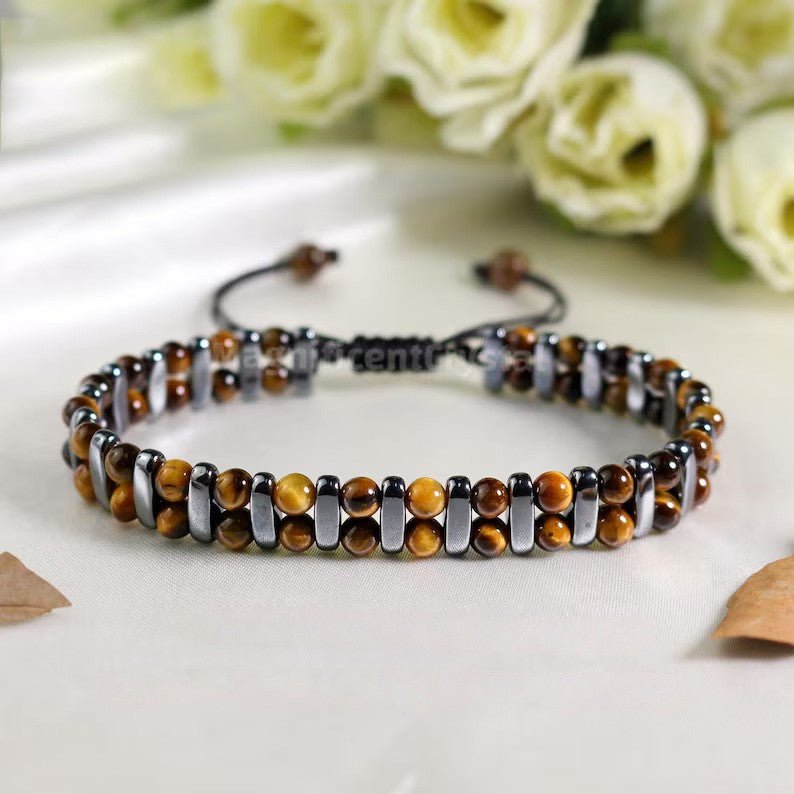 Armband aus natürlichem Tigerauge, polierte Perlen und Stahlabschlüsse, verstellbar mit geflochtenem Band, Modell Diaz