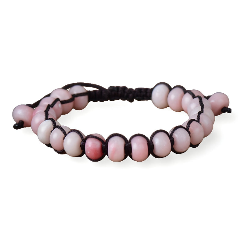 Bracelet multi-rangs en opale rose, perles rondes scintillantes sur cordon noir tressé.