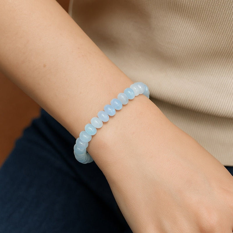 Bracelet en opaline, pierre bleue translucide, perles rondes élastique scintillantes, modèle Aloka - La Boutique du Bracelet