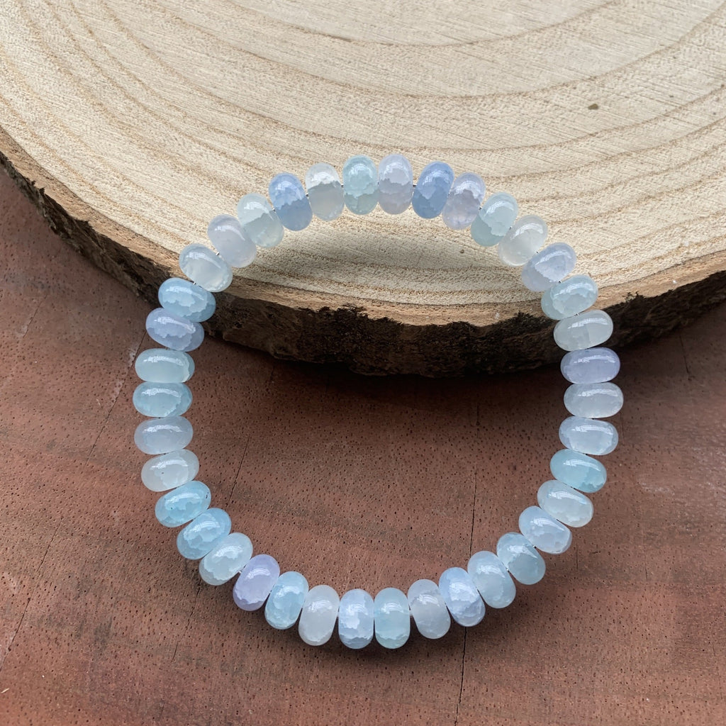 Bracelet en opaline, pierre bleue translucide, perles rondes élastique scintillantes, modèle Aloka - La Boutique du Bracelet
