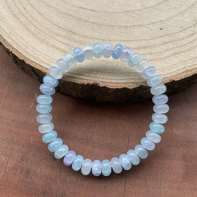Bracelet en opaline, pierre bleue translucide, perles rondes élastique scintillantes, modèle Aloka - La Boutique du Bracelet