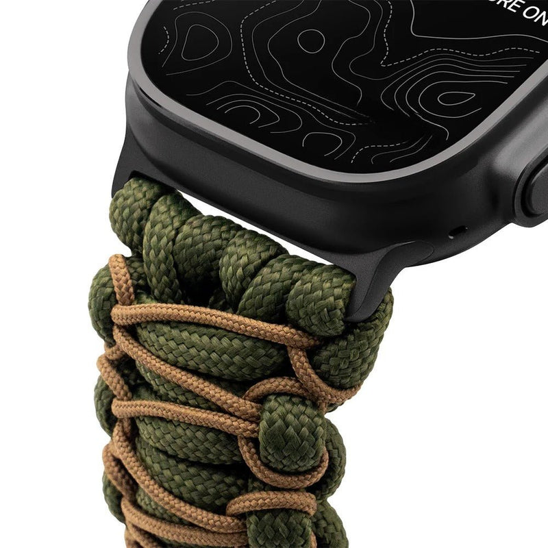 Bracelet en paracorde kaki et beige tressé, style robuste et ajustable pour Apple Watch noire.