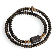 Bracelet double tour en perles de bois d'ébène noir et accents en cuivre, style naturel et élégant.