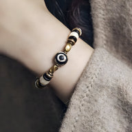 Bracelet femme perles os de yak blanches et rondelles bois d'ébène noirs modèle Dana.