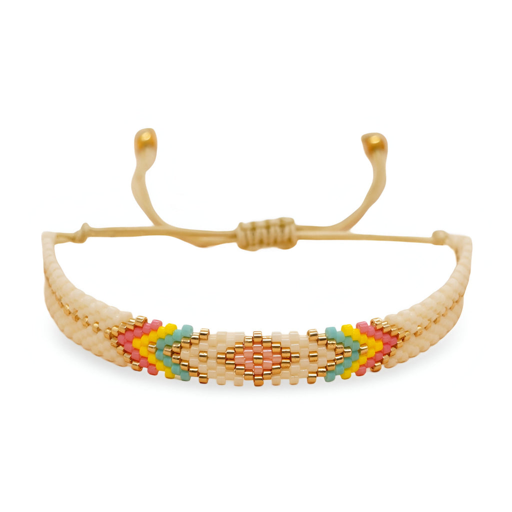 Bracelet ajustable en perles du Japon beige avec motif géométrique coloré rouge, vert et jaune.