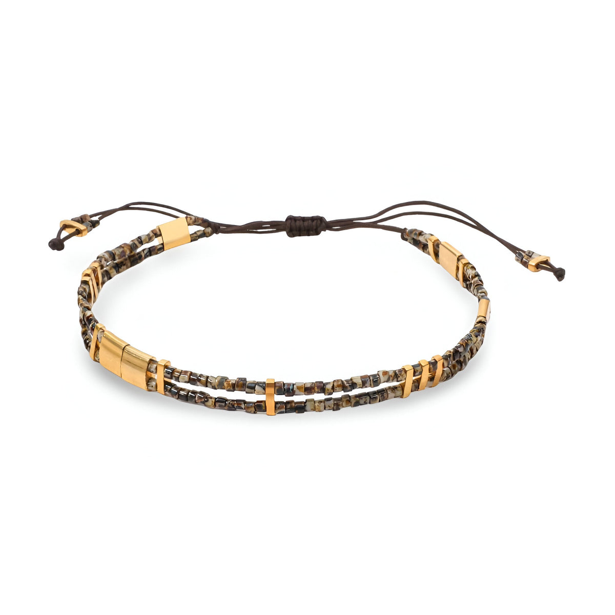 Bracelet double-rangs ajustable en perles beige et fil marron avec détails dorés.