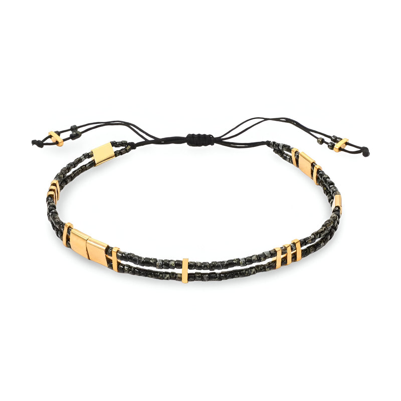 Bracelet ajustable double-rangs en perles noires et dorées avec fermoir coulissant noir.