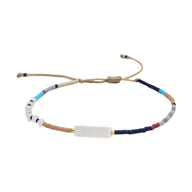 Bracelet ajustable en perles miyuki multicolores avec pierre naturelle blanche plate.