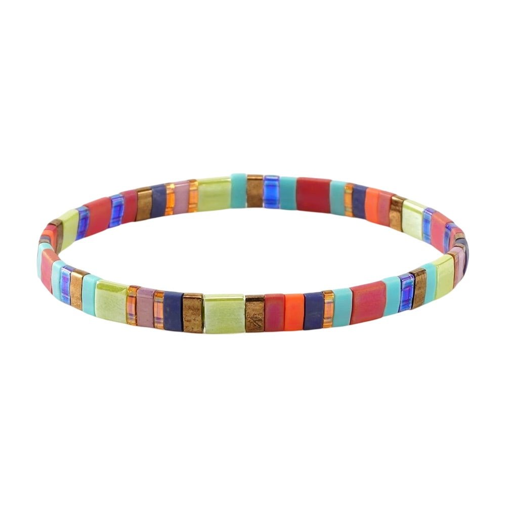 Bracelet fin en perles japonaises multicolores alignées, style fermé et plat.