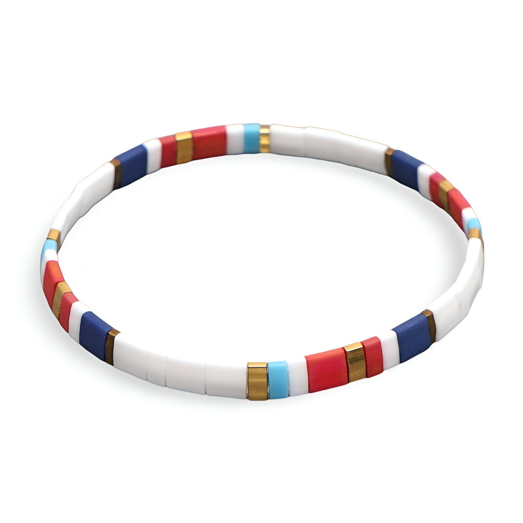 Bracelet femme en perles japonaises blanches, rouges, bleues et dorées, motif géométrique Akari.