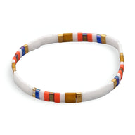 Bracelet en perles blanches, rouges, bleues et or, style minimaliste et élégant pour femme.