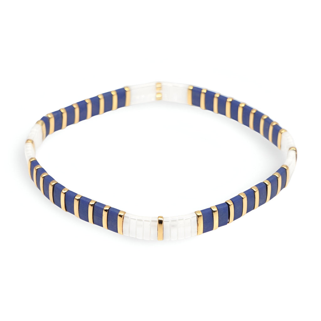 Bracelet femme bleu en perles japonaises avec intercalaires blancs et dorés, modèle Honoka.