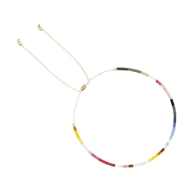 Bracelet fin en perles colorées du Japon avec fermoir coulissant doré style Kumiko.