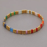 Bracelet femme en perles multicolores carrées avec inserts dorés, style Madoka.