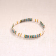 Bracelet fin pour femme en perles japonaises bleu transparent et doré, style Neyali.