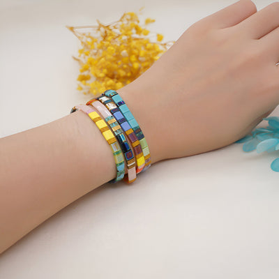 Bracelet pour femme en perles carrées multicolores du Japon, modèle Saki, motif 1.