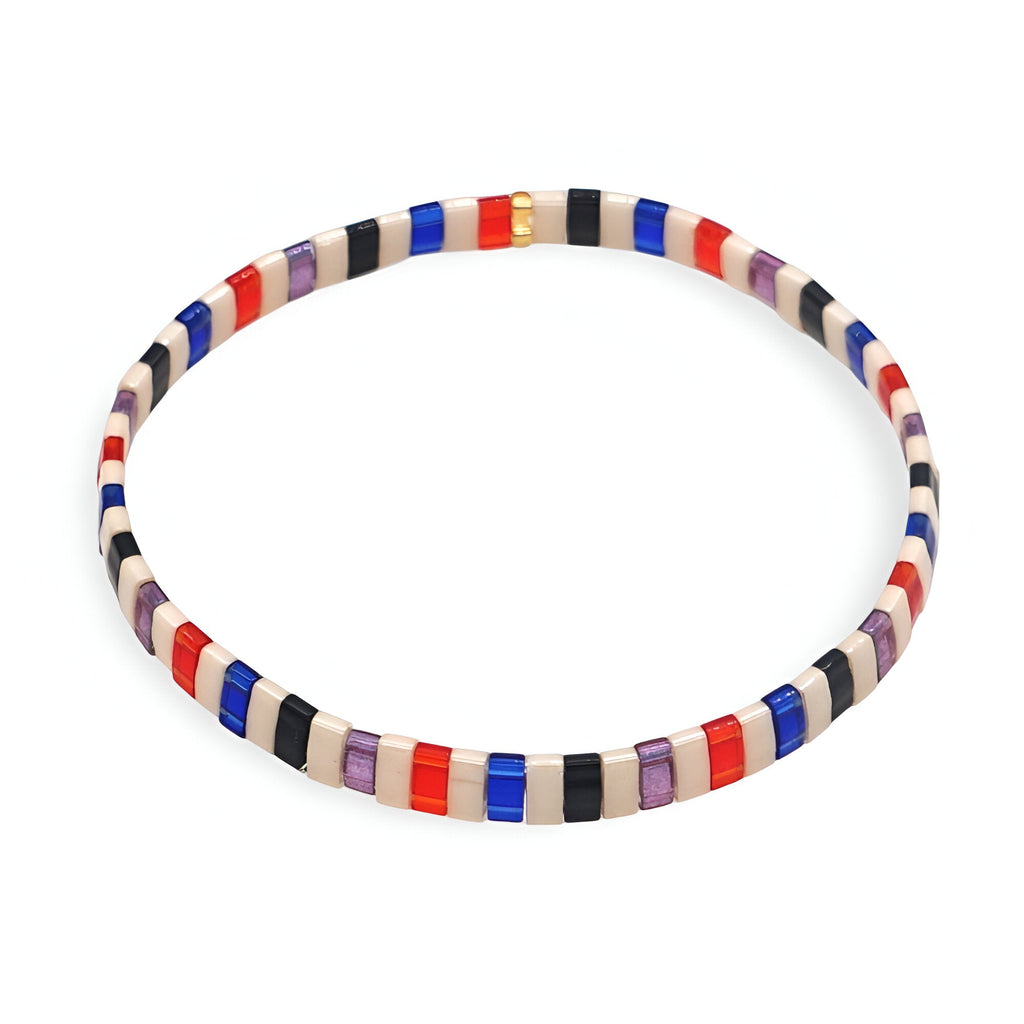 Bracelet fin en perles multicolores rouge, bleu, beige et noir, motif rayé pour femme.