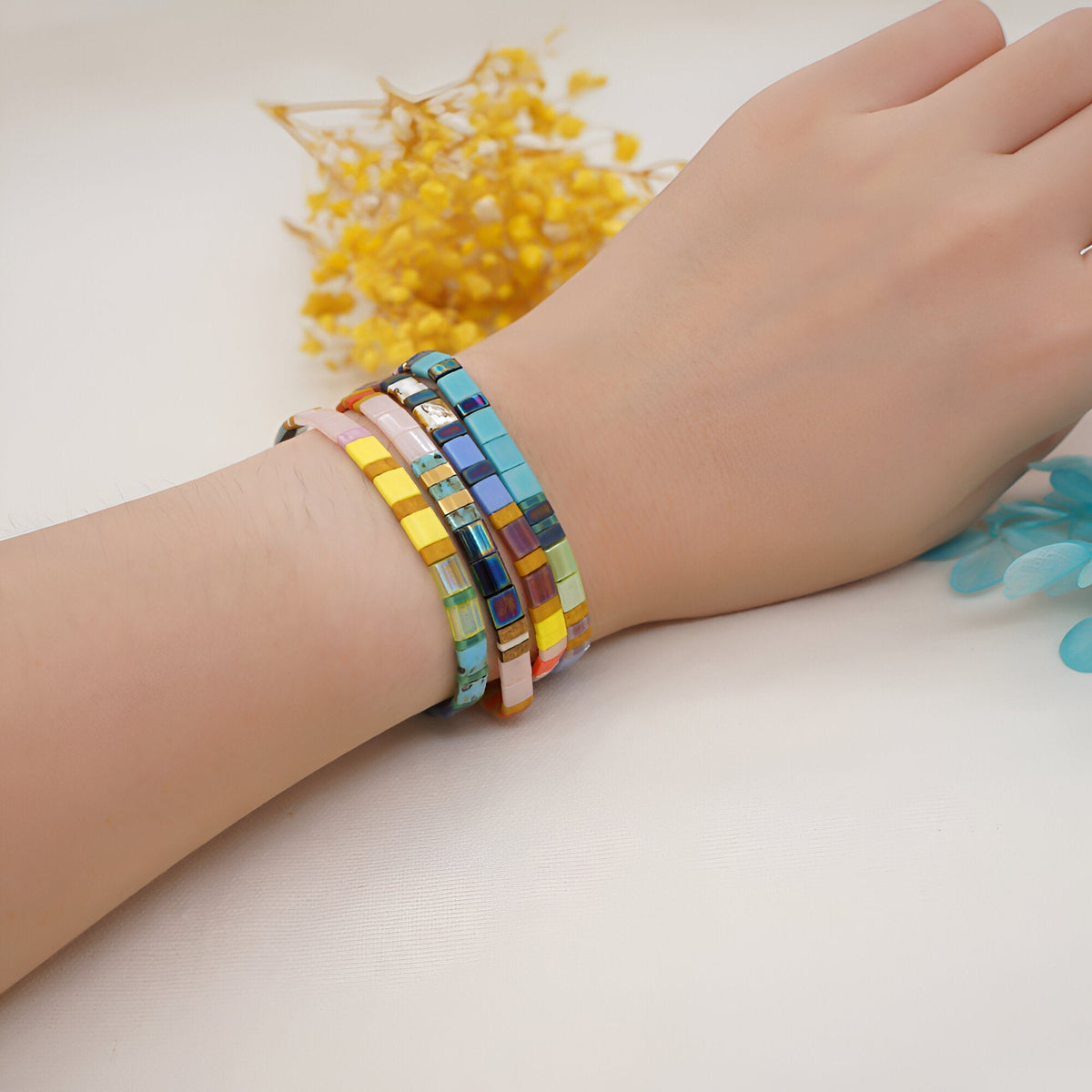 Bracelet pour femme en perles carrées colorées style japonais motif 1.