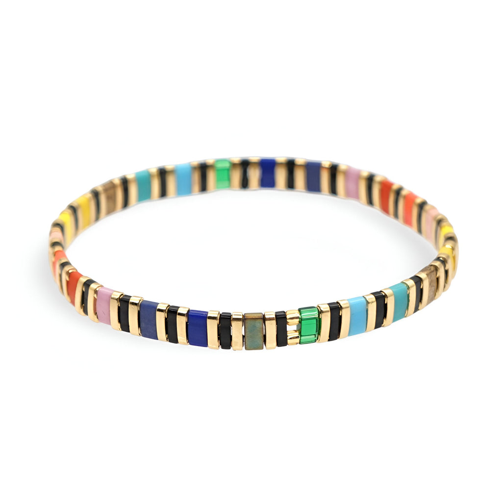 Bracelet fin en perles multicolores bleu, vert, noir, beige et corail avec détails dorés.