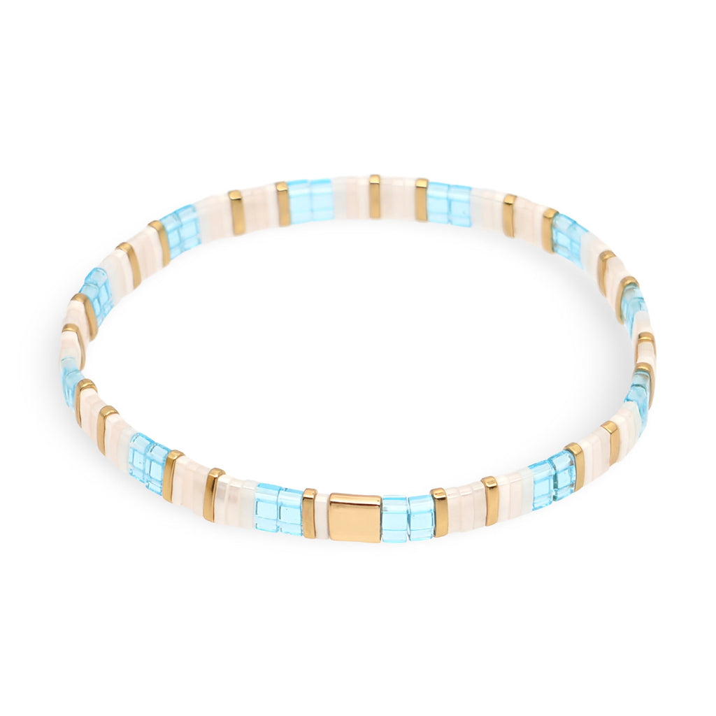 Bracelet femme en perles bleues et beige style Yumiko, design minimaliste et élégant.
