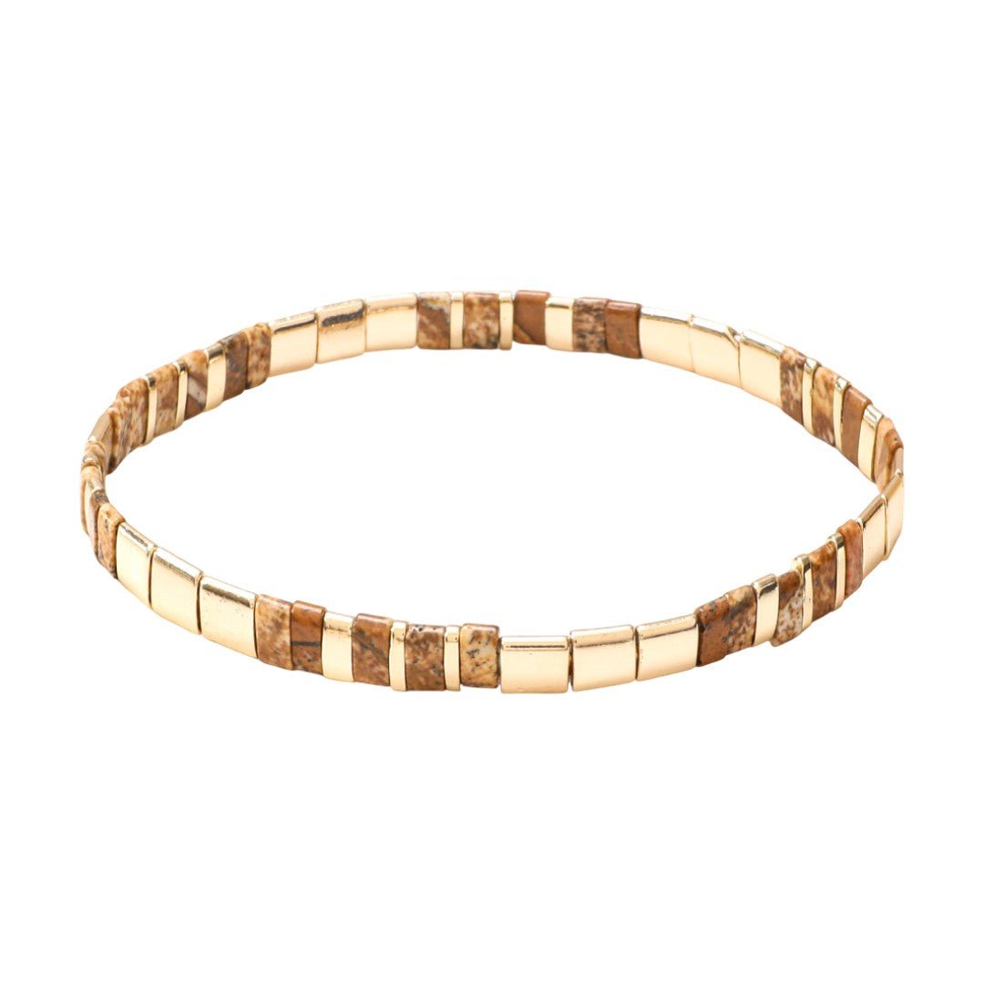 Bracelet souple à enfiler en perles dorées et marron clair, finition lisse et brillante, modèle Wakana.