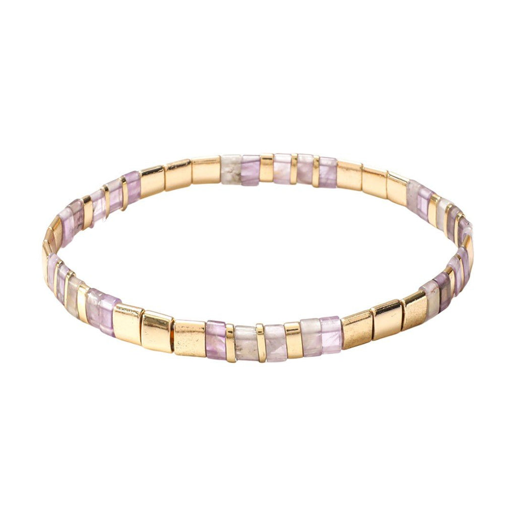 Bracelet souple à enfiler avec perles rectangulaires dorées et multicolores, tons mauve et beige, effet lumineux.