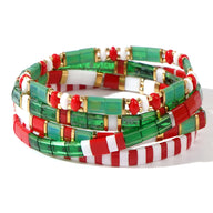 Bracelet femme multi-rangs perles vertes, rouges, blanches et or style Noël Santana.