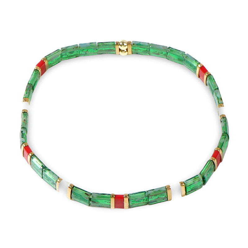 Bracelet femme perles rectangulaires vertes, accents rouges et dorés, style Noël Santana.