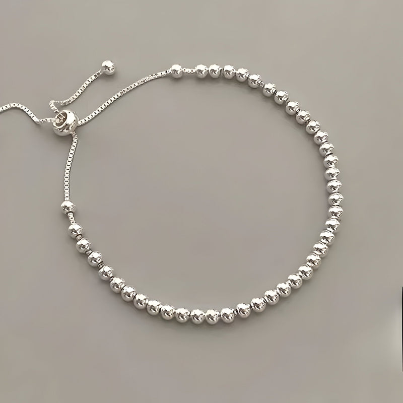 Bracelet femme en perles argent sterling avec fermoir coulissant réglable.
