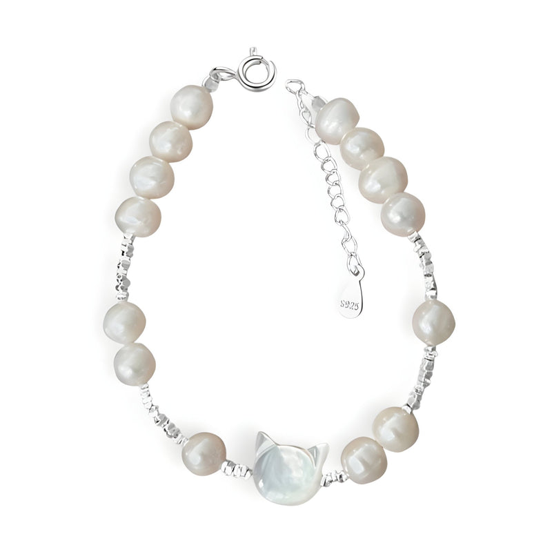 Bracelet femme perles blanches naturelles avec tête de chat en argent sterling et chaîne ajustable.