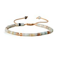 Bracelet mixte perles heishi multicolores en amazonite avec cordon réglable beige.
