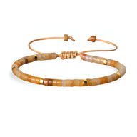 Bracelet mixte en perles heishi orange en aventurine avec fermeture réglable en macramé.