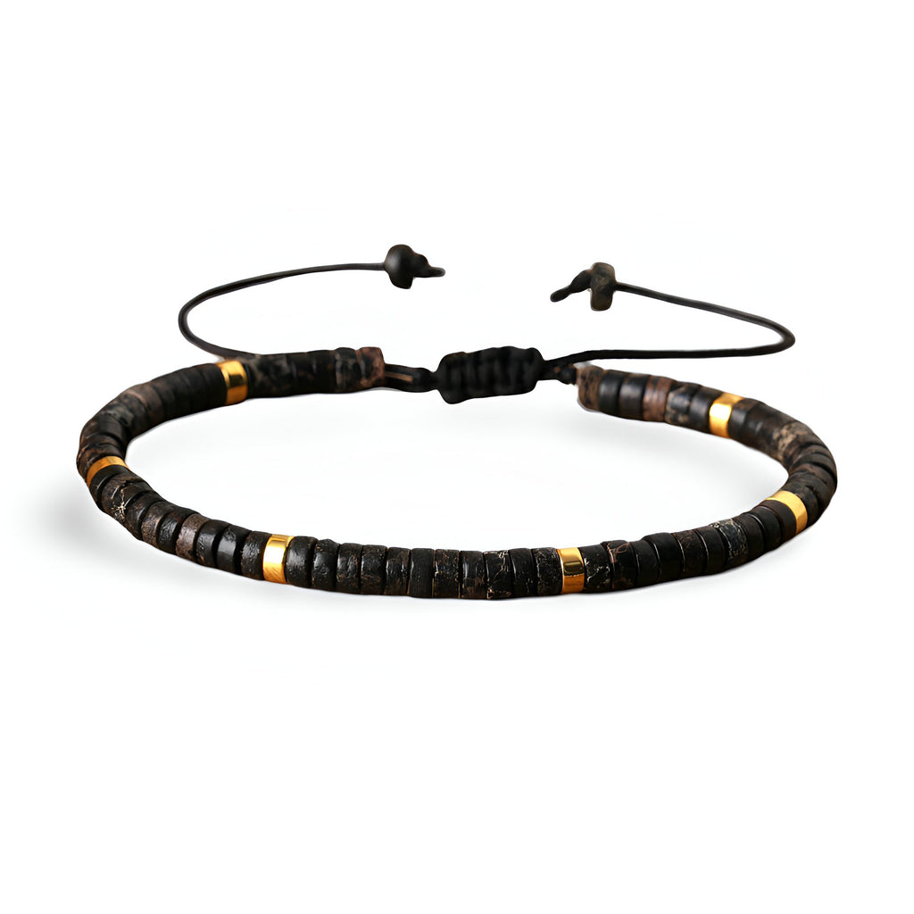 Bracelet mixte en perles heishi noires avec détails en jaspe impérial et accents dorés, fermeture ajustable en corde noire.