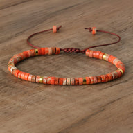 Bracelet mixte en perles heishi rondes jaspe impérial orange et marron sur cordon marron ajustable.