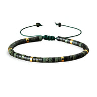 Bracelet mixte en perles heishi jaspe kambaba vert foncé avec détails dorés et cordon réglable.