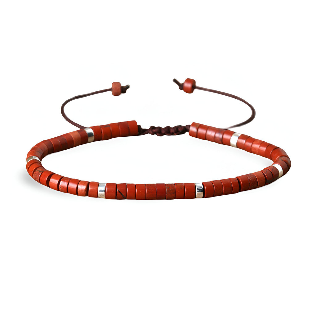 Bracelet mixte en perles heishi rouge en jaspe avec cordon ajustable et perles décoratives aux extrémités.