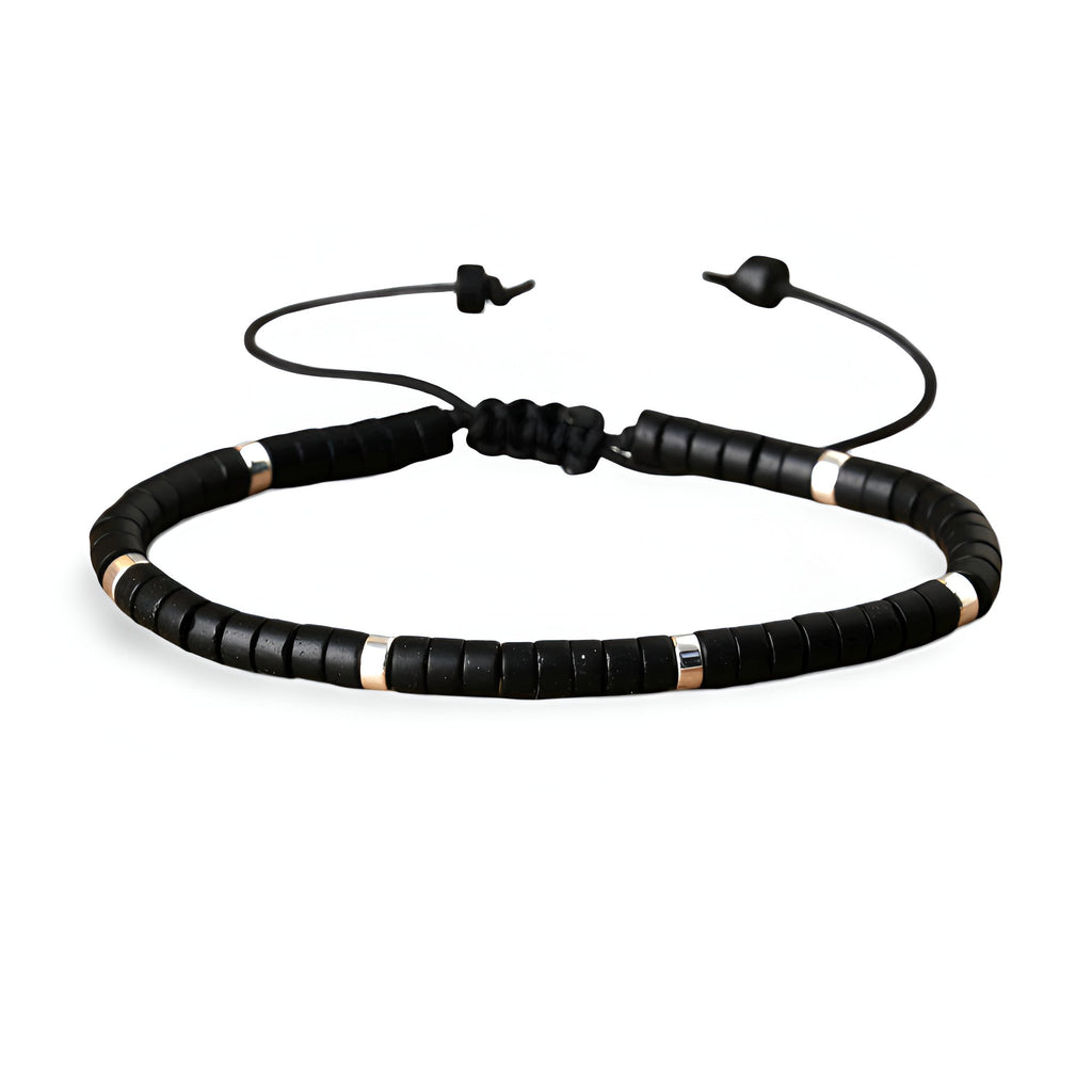 Bracelet mixte en perles heishi noires avec intercalaires en onyx et fermeture coulissante noire.