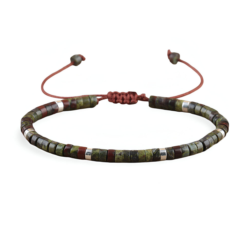 Bracelet mixte en perles heishi kaki en pierre de sang avec fermeture coulissante en cordon rouge.