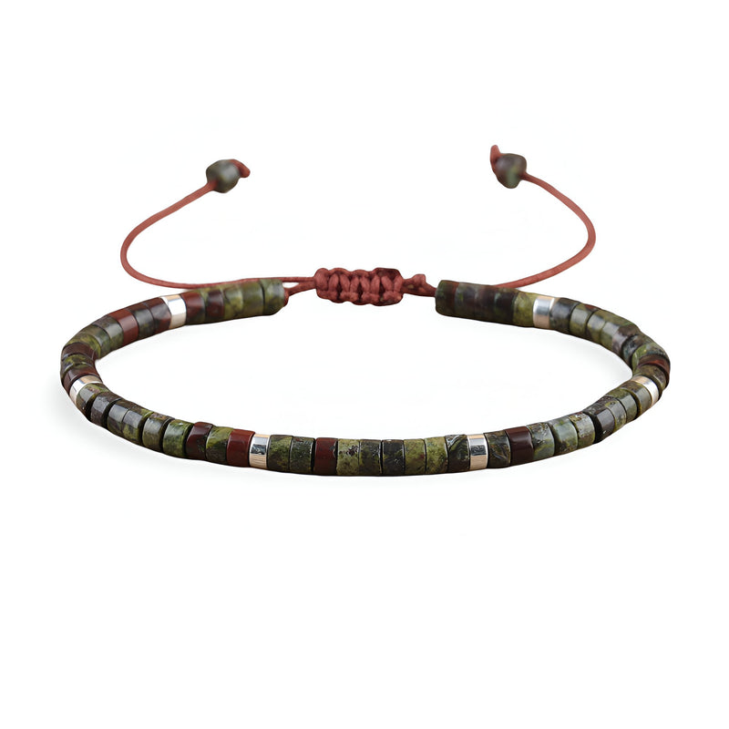 Bracelet mixte en perles heishi kaki en pierre de sang avec fermeture coulissante en cordon rouge.